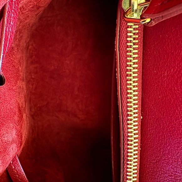 Mansur Gavriel Red Shoulder Bag Luxurious Leather - Picture 4 of 9